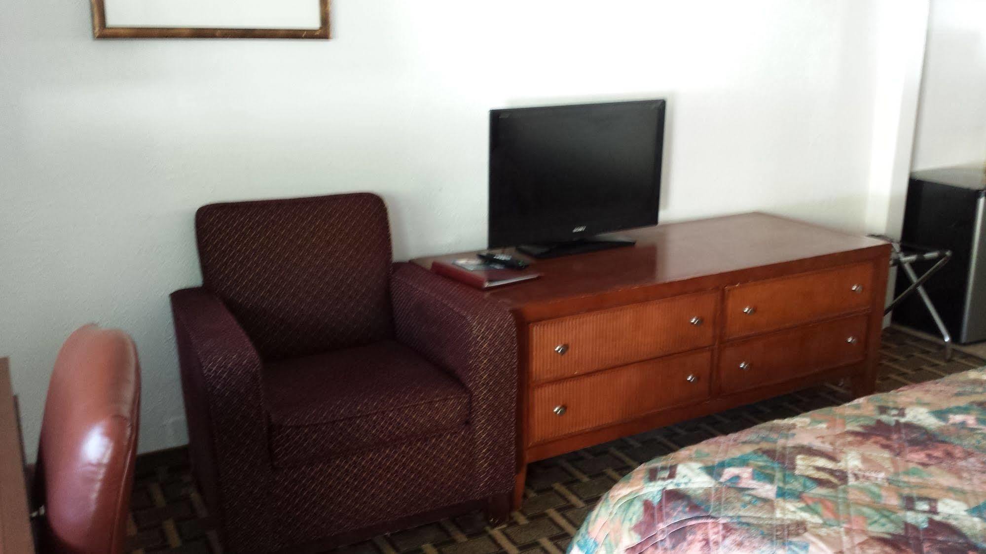 Executive & Motel *
